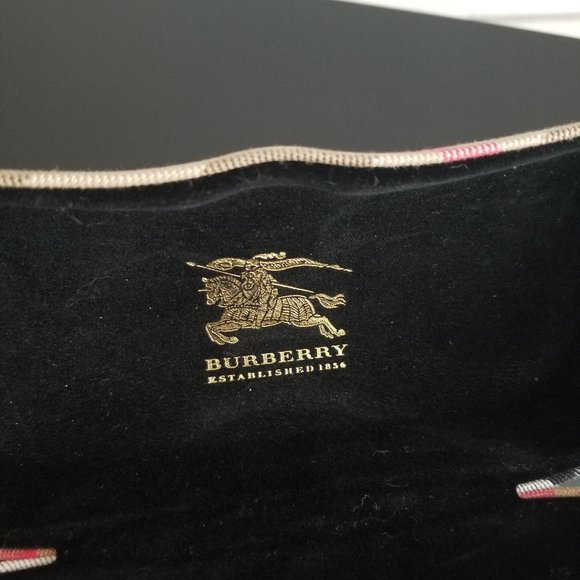 Burberry sunglass case - Picture 3 of 4